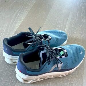 ON Men’s Size 10 Cloudtec Sneakers, used.